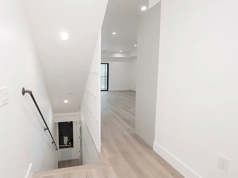 1571 Ricardo #2 — Photo 19