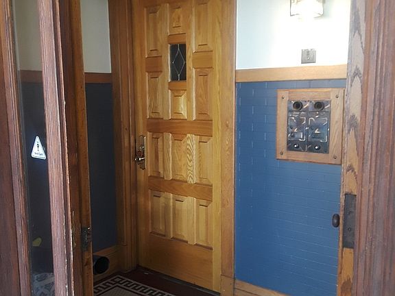 3rd image of 1543 W School St