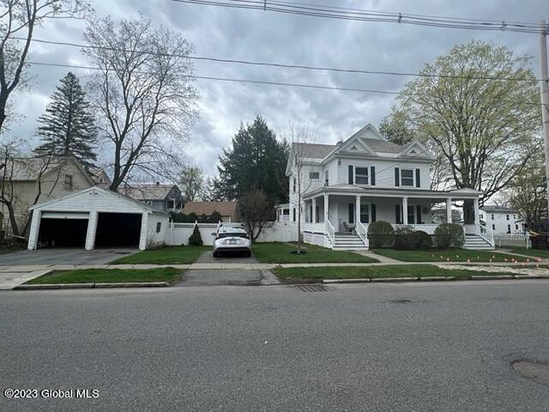 3rd image of 121-123 Crandall Street