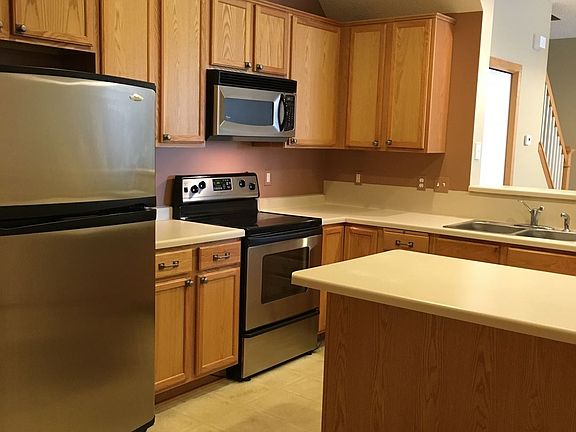 3rd image of 821 Braunworth Ct