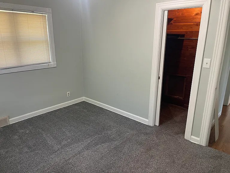 220 Williams St — Photo 16