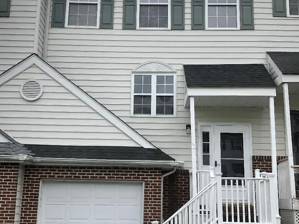 12 Ann Marie Ct, Newark, DE 19702