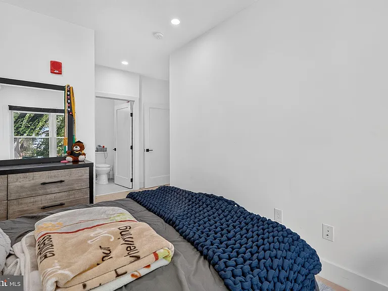 927 Kennedy St NW #304 — Photo 18