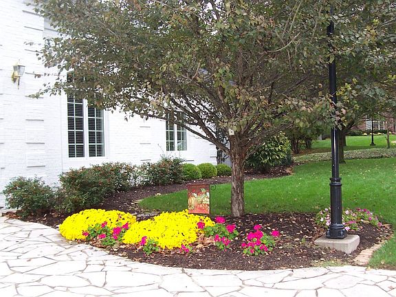 2nd image of 901 Windsor Woods Dr