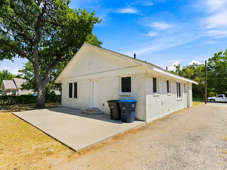 2319 Dell St — Photo 30