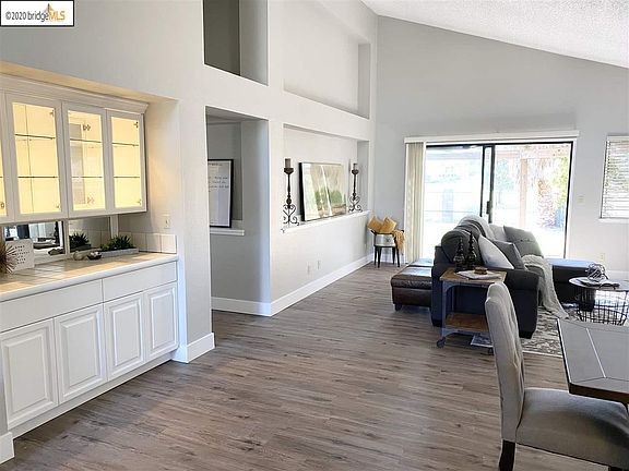 3rd image of 5370 Emerald Ct
