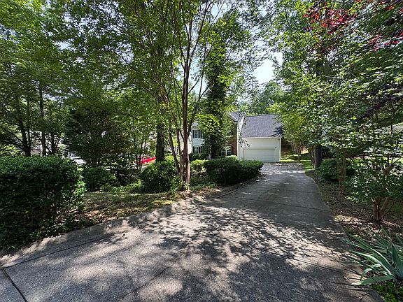 3rd image of 226 Windsong Dr