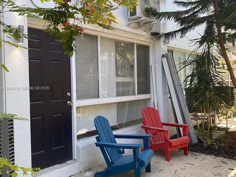 7435 Byron Ave #5 — Photo 2