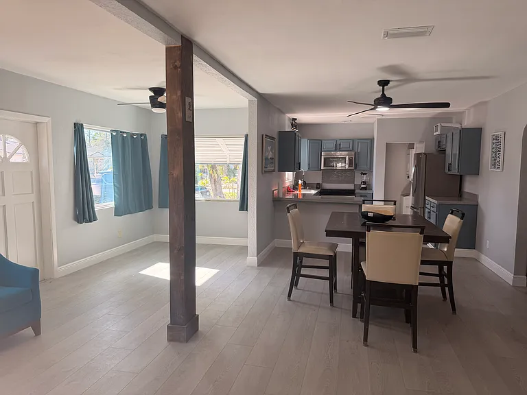 1010 S Prospect Ave — Photo 4