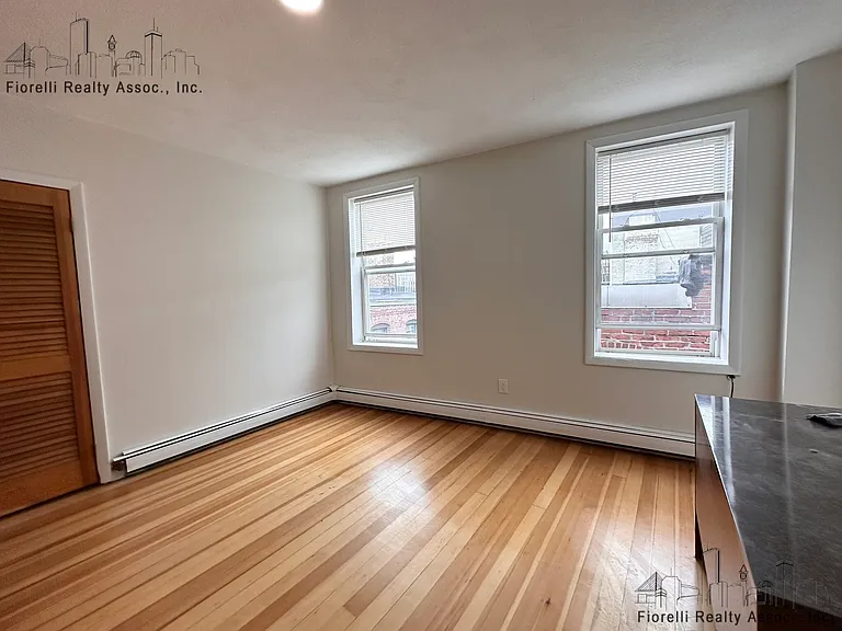 39 Charter St #5 — Photo 5