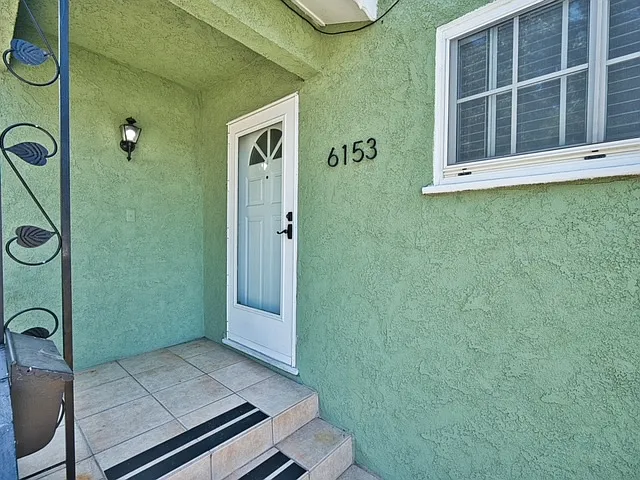 6153 Clybourn Ave #6153 — Photo 2