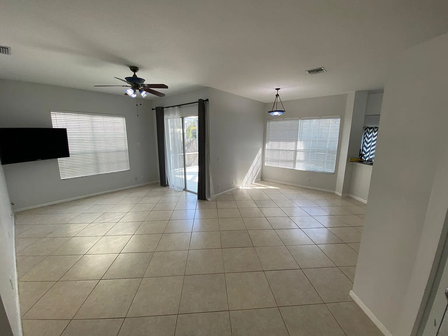 3 bed, 2.0 bath, 1260 sqft, $3,500 — Photo 3