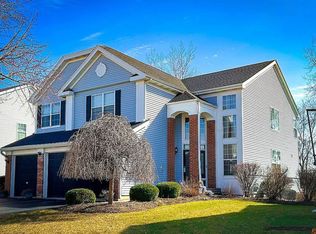 15 Prairie Pointe Ln, Streamwood, IL 60107