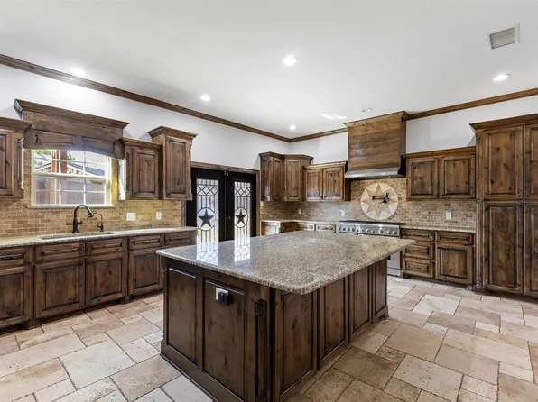 1809 Williams Dr, Garland, TX 75042