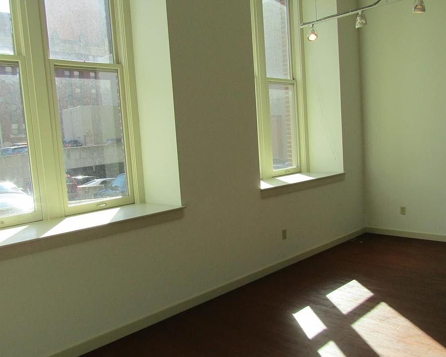 1st image of 210 S 16th St APT 322