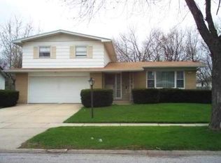 823 W Arquilla Dr, Glenwood, IL 60425