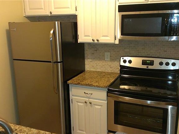 3rd image of 3109 W Horatio St Unit 18