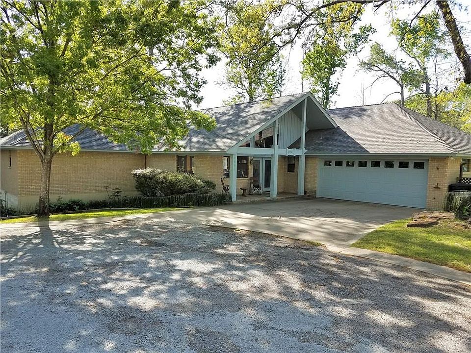 1st image of 2752 Tanglewood Dr