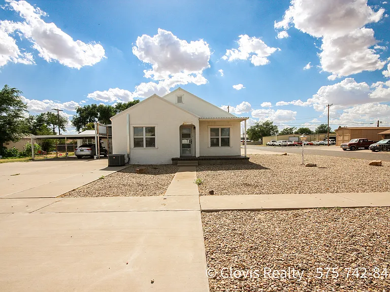 1020 Calhoun St — Photo 1