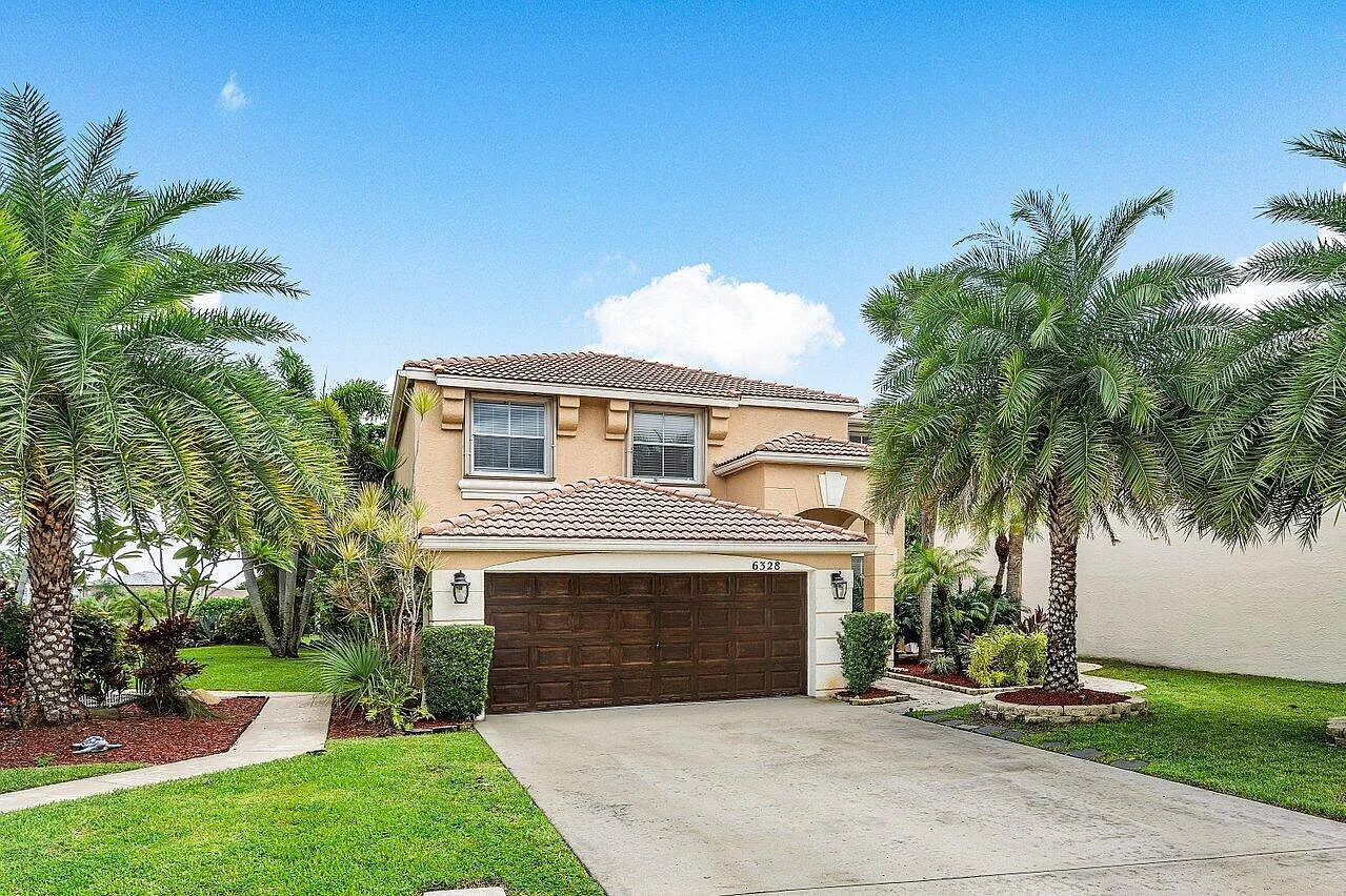 4 bed, 2.5 bath, 2558 sqft, $4,300 — Photo 1