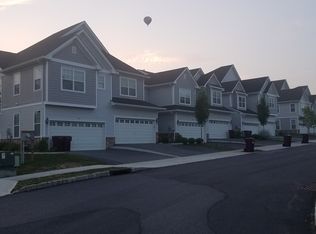 157 Meadow View Dr, Middletown, NY 10940