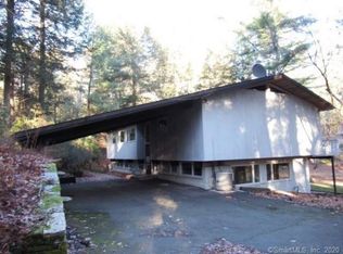 4 Pondside Ln, West Simsbury, CT 06092