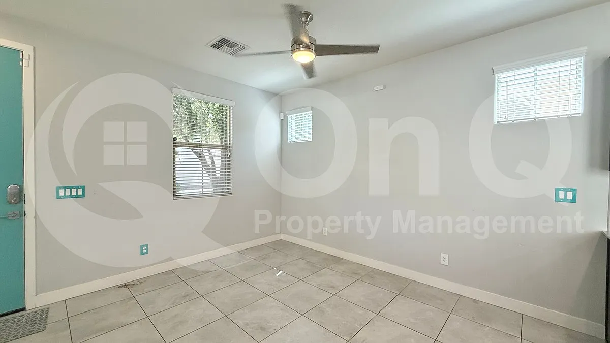 3 bed, 3.5 bath, 1944 sqft, $2,370 — Photo 4
