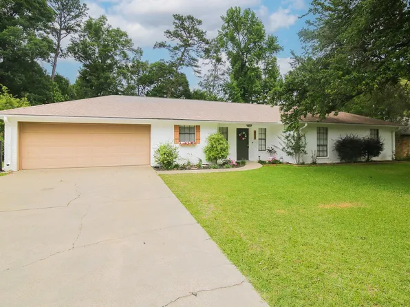 413 Woodway Ln, Longview, TX 75605