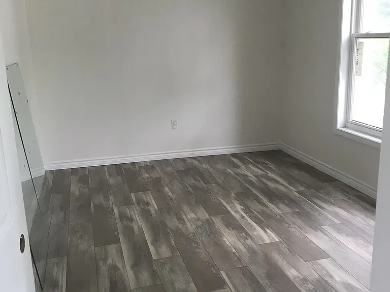 1070 Cockshutt Rd #3 — Photo 10