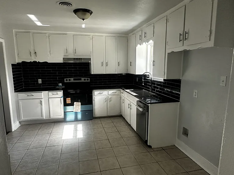 929 Brown Trl — Photo 4