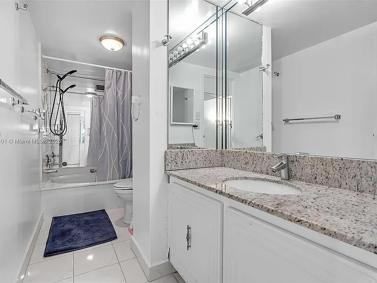 1000 Parkview Dr #751 — Photo 5