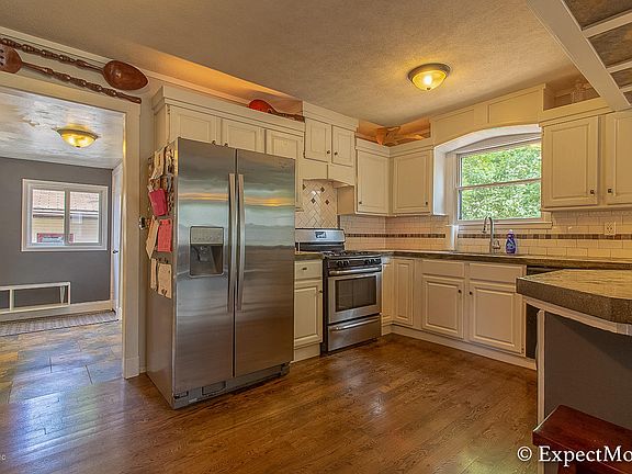 5th image of 1723 Aberdeen St NE