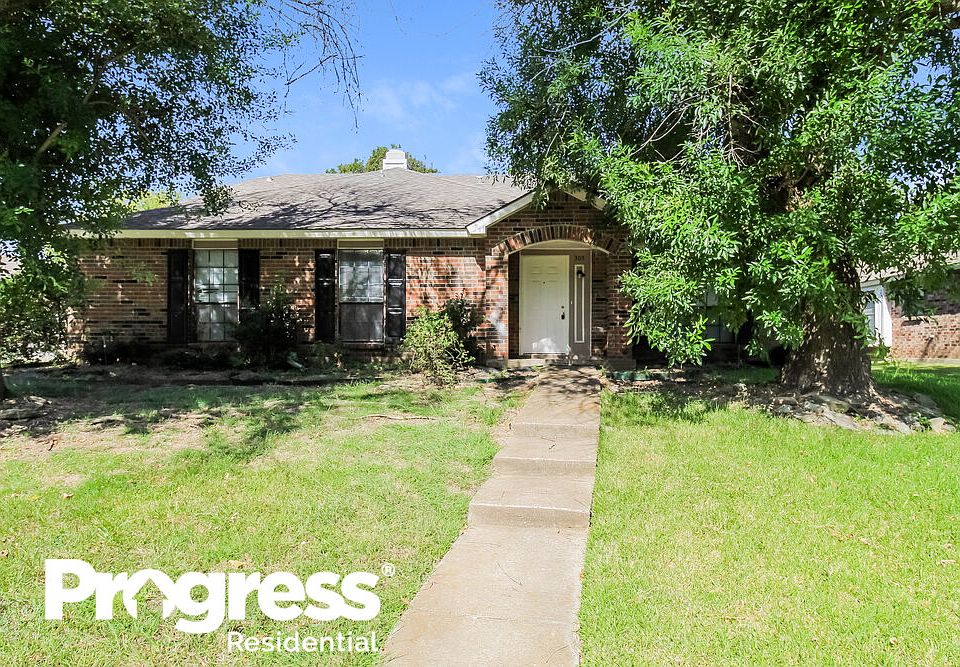 1st image of 305 Diamond Dr