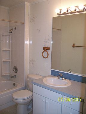 2nd image of 605 NW Beary St
