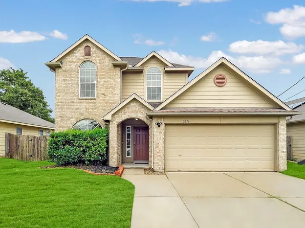 2214 Shady Pine Dr, Conroe, TX 77301