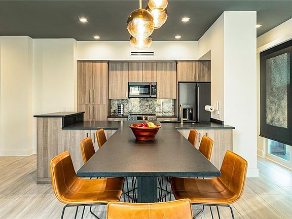 5th image of 330 Julia St APT Penthouse 6