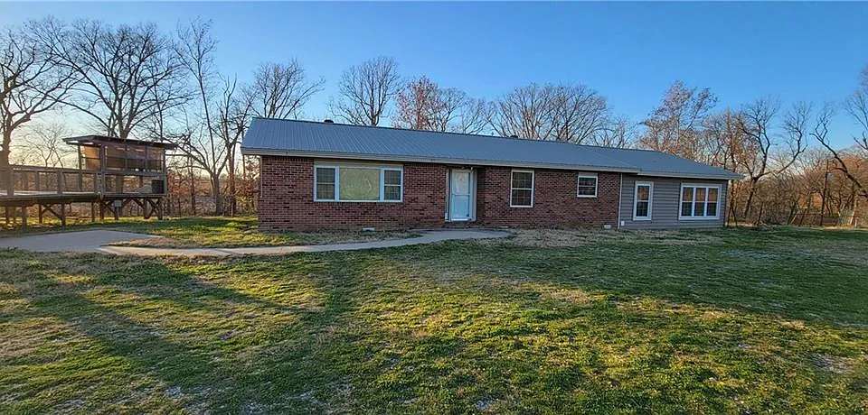 3810 N Rainbow Farm Rd