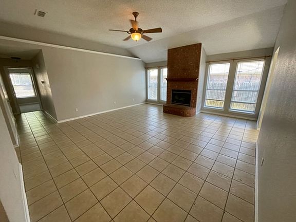 4th image of 712 Carette Dr