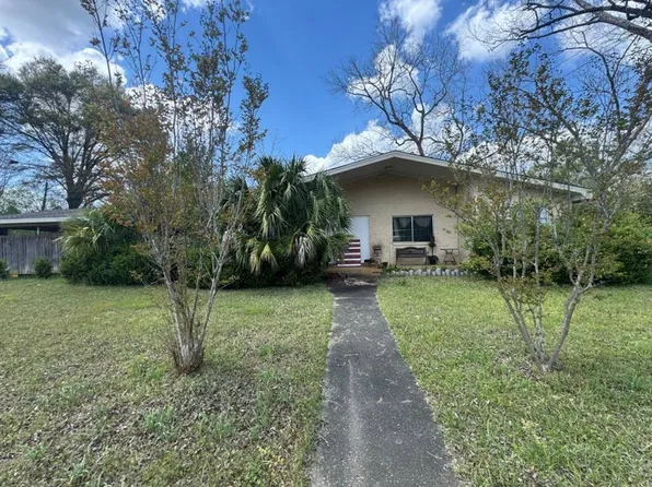 68 Edwards St, Newton, AL 36352