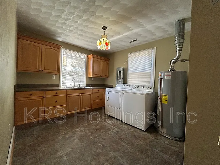 409 E Lorengo Ave — Photo 8