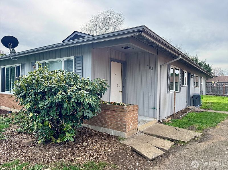 2nd image of 202 SE 157th Avenue