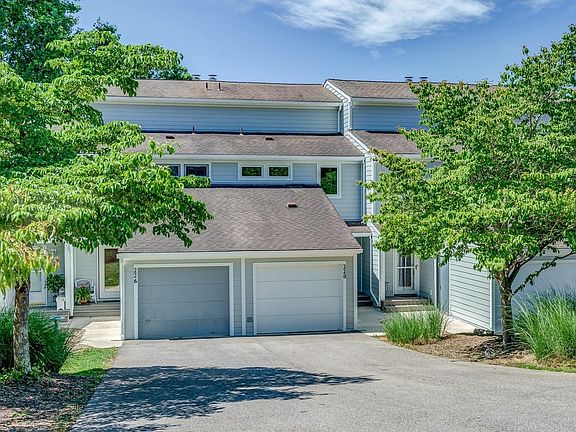 3rd image of 228 Blarney Stone Ct #3F