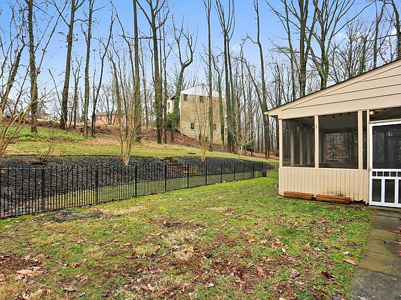 4th image of 11309 Willowbrook Dr