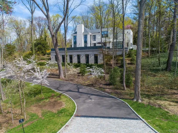 9 Winding Way, Locust Valley, NY 11560