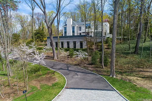 9 Winding Way Photo 1