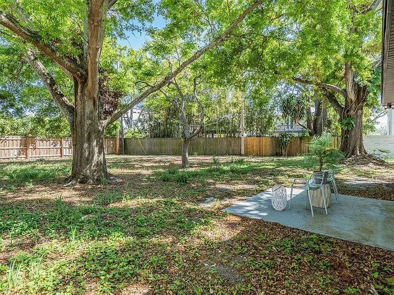 1104 S Lois Ave — Photo 22
