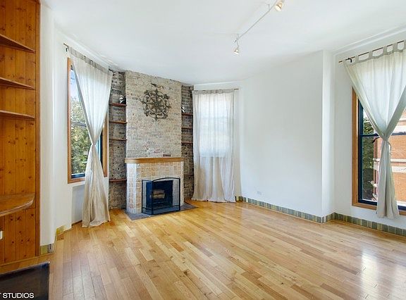 2nd image of 1854 N Lincoln Ave #2