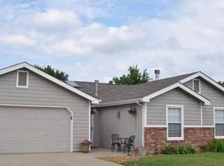 524 N Salsbury Ct, Lawrence, KS 66049