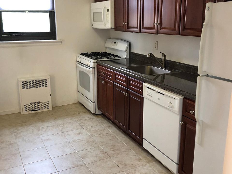 1st image of 3624 Bell Blvd #C