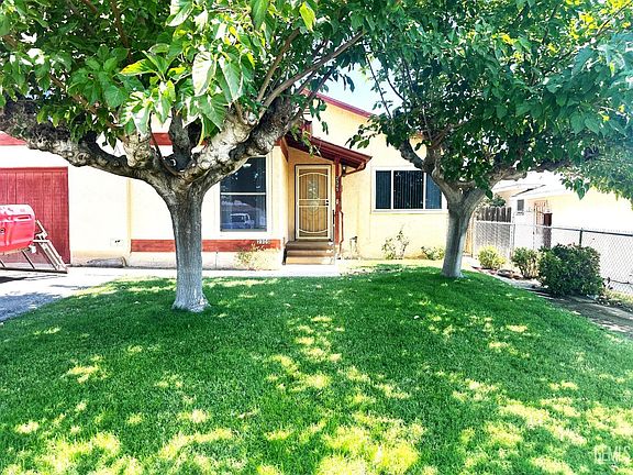 2nd image of 2305 Tangerine St